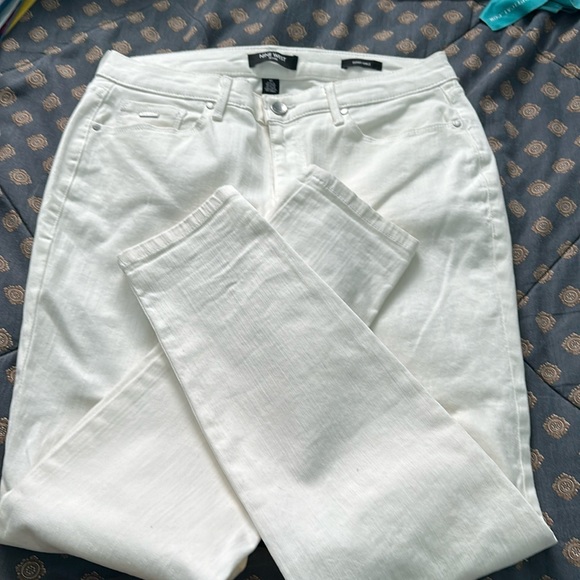 Jeans - Picture 1 of 3